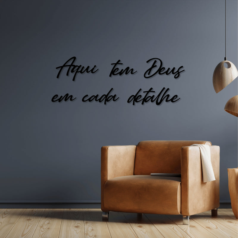 Frase Decorativa Em Mdf Aqui Tem Deus em Cada Detalhe Preto 1 Metro