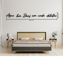 Frase Decorativa Em Mdf Aqui Tem Deus em Cada Detalhe Preto 1 Metro