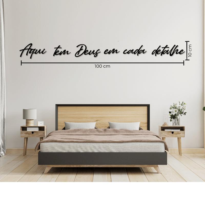 Frase Decorativa Em Mdf Aqui Tem Deus em Cada Detalhe Preto 1 Metro
